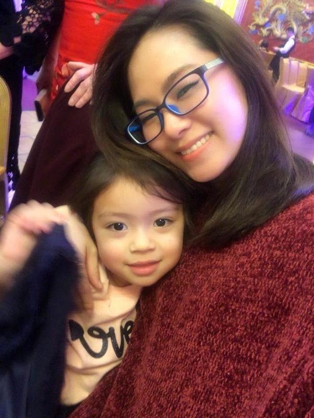 Hình ảnh được Lương Bích Hữu đăng tải với xưng hô mẹ con khiến nhiều người nghi ngờ đây là con gái ruột của cô. Tuy nhiên nữ ca sĩ đã phủ nhận. Hình ảnh được Lương Bích Hữu đăng tải với xưng hô mẹ con khiến nhiều người nghi ngờ đây là con gái ruột của cô. Tuy nhiên nữ ca sĩ đã phủ nhận.