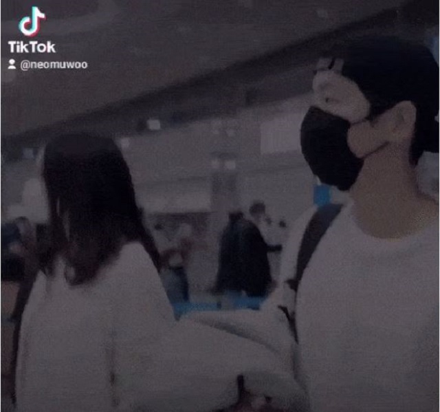 Sau 3 năm ly hôn Song Hye Kyo, Song Joong Ki công khai hẹn hò bạn gái tây? - Ảnh 1