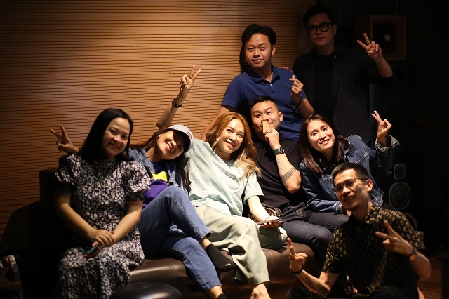 Mỹ Tâm tất bật chuẩn bị cho buổi livestream miễn phí tặng fan, thần thái ngỡ ngàng - Ảnh 1 Mỹ Tâm tất bật chuẩn bị cho buổi livestream miễn phí tặng fan, thần thái ngỡ ngàng - Ảnh 1