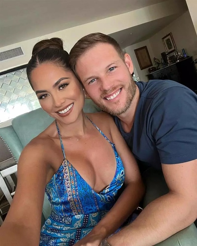 Miss Universe 2020 khoe có bầu với MC điển trai tác nghiệp tại cuộc thi: Sự thật ngơ ngác, ngỡ ngàng - Ảnh 2 Miss Universe 2020 khoe có bầu với MC điển trai tác nghiệp tại cuộc thi: Sự thật ngơ ngác, ngỡ ngàng - Ảnh 2