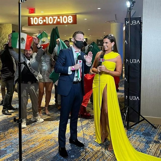 Miss Universe 2020 khoe có bầu với MC điển trai tác nghiệp tại cuộc thi: Sự thật ngơ ngác, ngỡ ngàng - Ảnh 1 Miss Universe 2020 khoe có bầu với MC điển trai tác nghiệp tại cuộc thi: Sự thật ngơ ngác, ngỡ ngàng - Ảnh 1