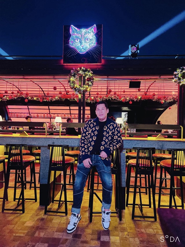 Nam doanh nhân ngày càng trẻ trung hậu ly hôn Nam doanh nhân ngày càng trẻ trung hậu ly hôn