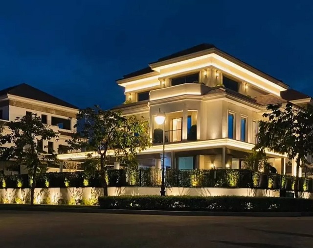 Căn biệt thự khủng của chồng cũ Lệ Quyên đã hoàn thiện sau 2 năm Căn biệt thự khủng của chồng cũ Lệ Quyên đã hoàn thiện sau 2 năm
