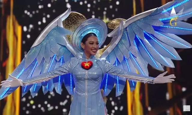Thùy Tiên không ít lần gặp sự cố khi biểu diễn Thùy Tiên không ít lần gặp sự cố khi biểu diễn