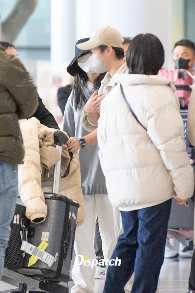HOT: Dispatch khui Lee Jong Suk hẹn hò với IU, có cả ảnh đi du lịch riêng tư - Ảnh 3 HOT: Dispatch khui Lee Jong Suk hẹn hò với IU, có cả ảnh đi du lịch riêng tư - Ảnh 3