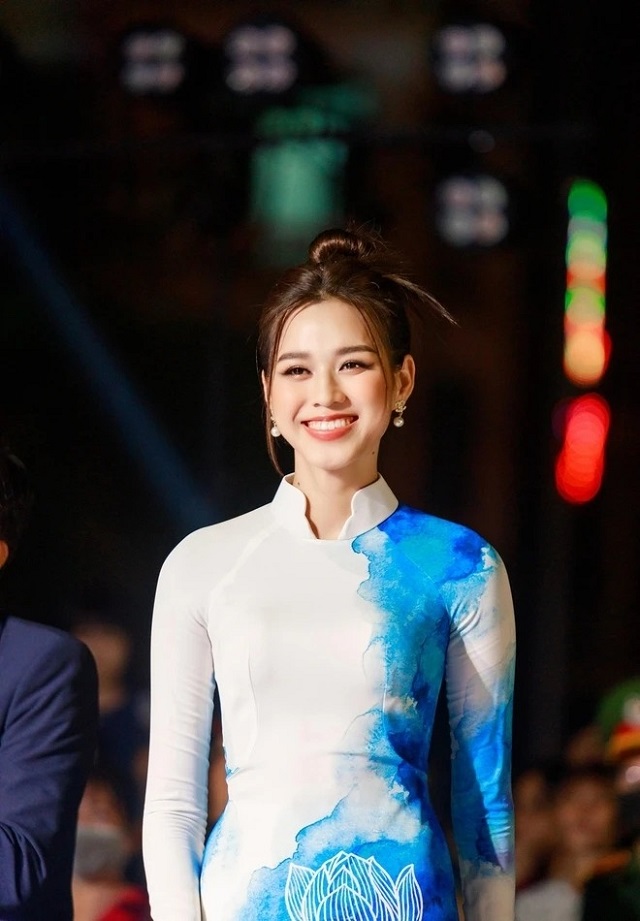 Cùng bị chụp lén, loạt hoa hậu mỗi người một vẻ: Đỗ Hà thuần khiết, Thùy Tiên gây cười - Ảnh 4 Cùng bị chụp lén, loạt hoa hậu mỗi người một vẻ: Đỗ Hà thuần khiết, Thùy Tiên gây cười - Ảnh 4