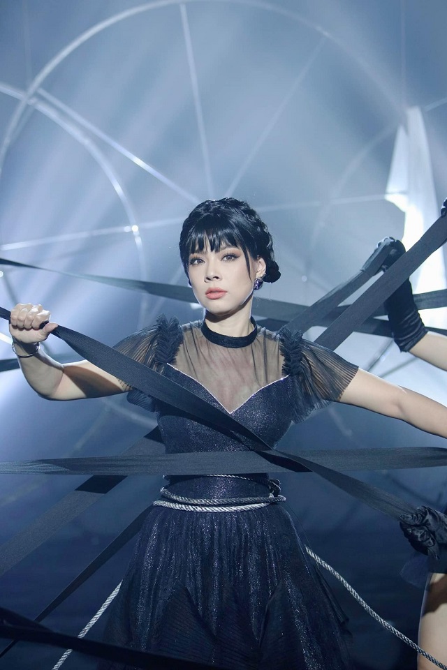 Thanh Thảo cũng dũng cảm cover Bên trên tầng lầu và nhận về nhiều ý kiến trái chiều