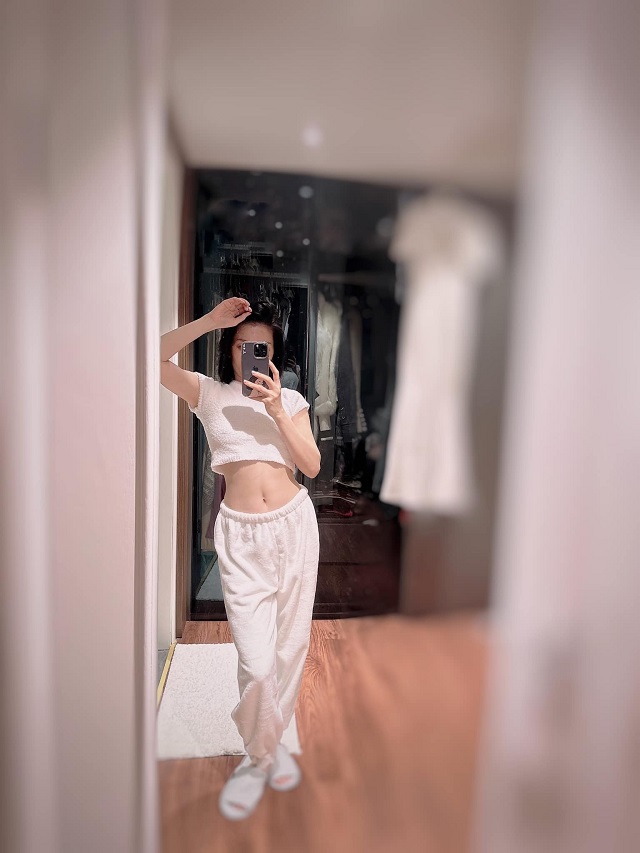 Làn da trắng cùng body đẹp miễn chê của Lệ Quyên ở tuổi 41