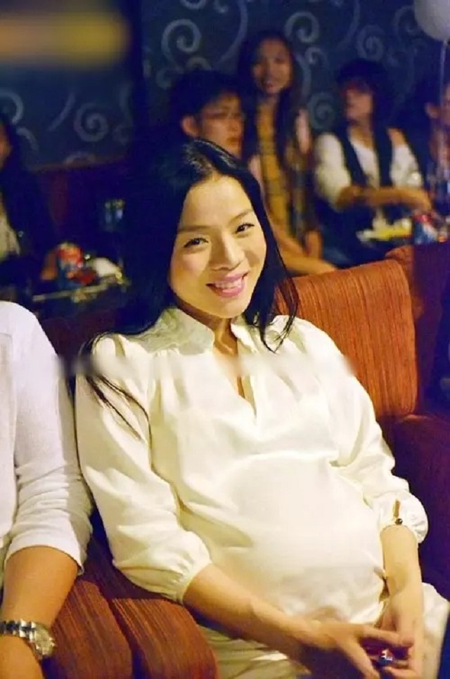 Cận cảnh nhan sắc Lệ Quyên khi chuẩn bị sinh con