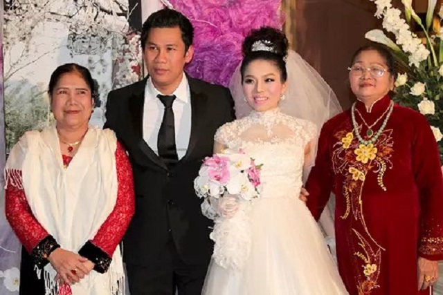 Nữ ca sĩ làm đám cưới khi bầu 6 tháng