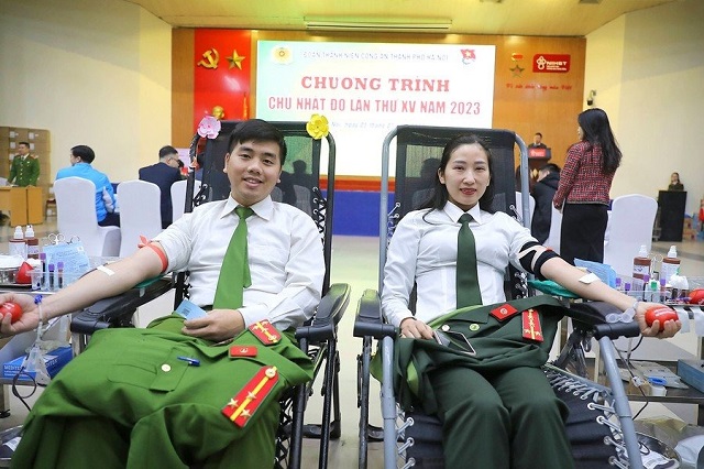 Thể hiện nghĩa cử cao đẹp của việc hiến máu tình nguyện.