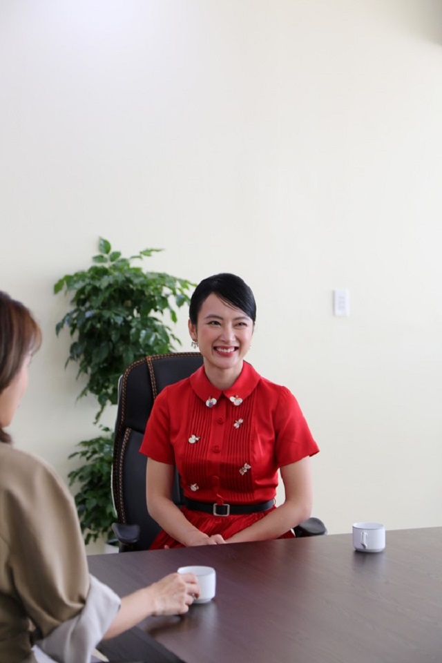 Angela Phương Trinh trở lại hình ảnh thục nữ nhờ lắng nghe ý kiến khán giả Angela Phương Trinh trở lại hình ảnh thục nữ nhờ lắng nghe ý kiến khán giả
