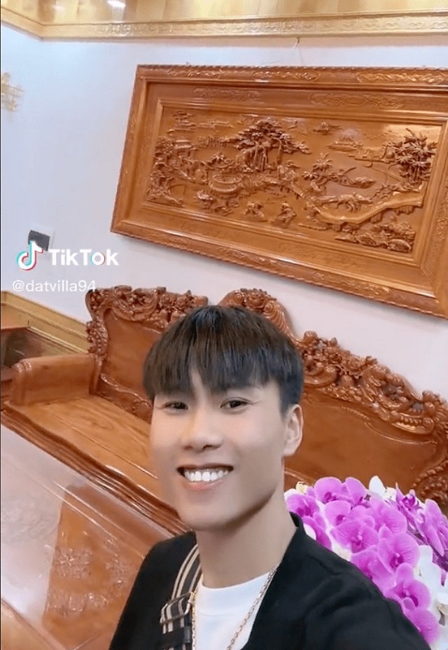 Đạt Villa khoe cơ ngơi bạc tỷ sau nhiều năm lăn lộn Tik Tok, kiếm cả tỷ đồng/tháng 2 Đạt Villa khoe cơ ngơi bạc tỷ sau nhiều năm lăn lộn Tik Tok, kiếm cả tỷ đồng/tháng 2