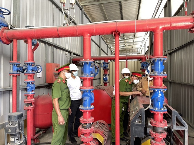 Cảnh sát PCCC Công an tỉnh Bà Rịa - Vũng Tàu kiểm tra công tác phòng cháy tại một doanh nghiệp. (Ảnh: C.T). Cảnh sát PCCC Công an tỉnh Bà Rịa - Vũng Tàu kiểm tra công tác phòng cháy tại một doanh nghiệp. (Ảnh: C.T).
