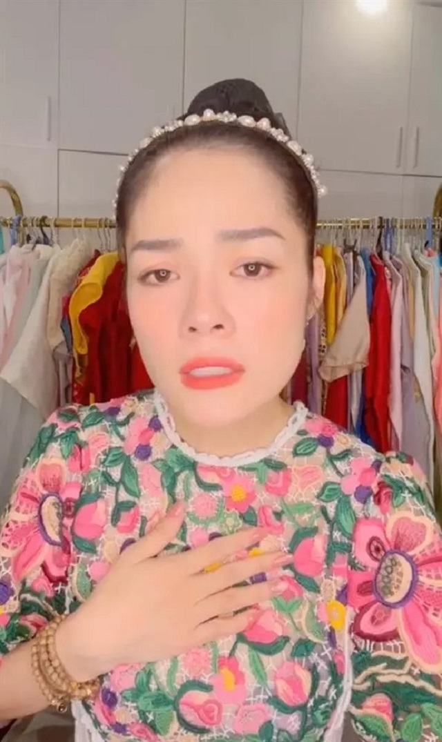 Dương Cẩm Lynh livestream xin lỗi Hoa hậu Phương Lê giữa ồn ào nợ nần, khẳng định không nhớ trả tiển chưa Dương Cẩm Lynh livestream xin lỗi Hoa hậu Phương Lê giữa ồn ào nợ nần, khẳng định không nhớ trả tiển chưa