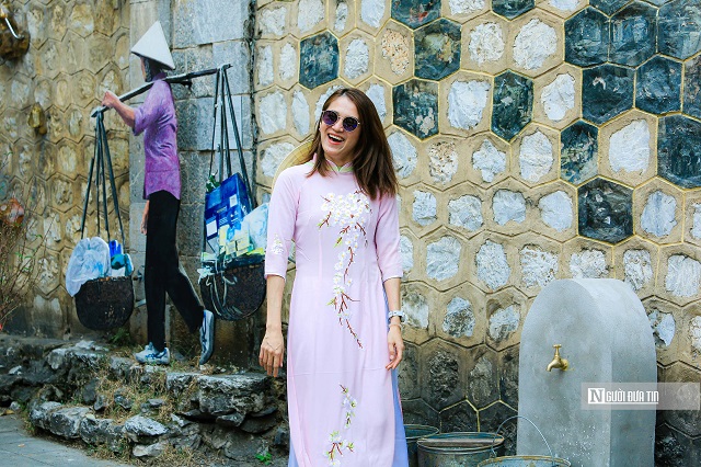 Phố bích họa Phùng Hưng rực rỡ đón Tết Quý Mão 2023 - Ảnh 1