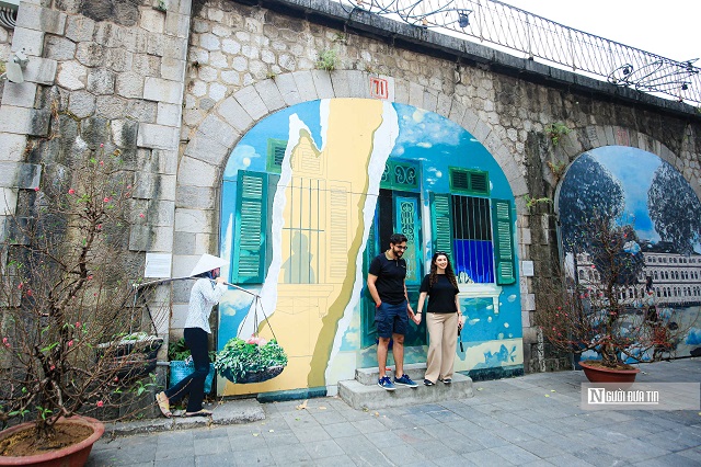 Tuyến phố bích họa này đã trở thành điểm du lịch nổi tiếng ở Hà Nội.