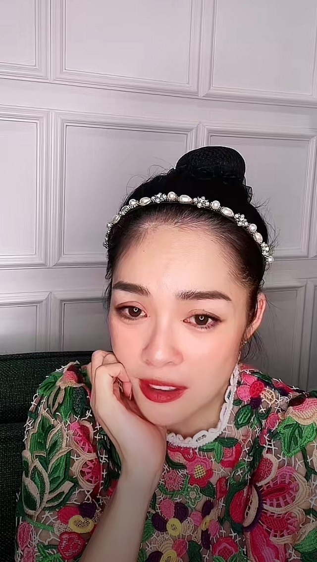 Dù đang khó khăn nhưng nữ diễn viên không muốn làm phiền người khác. Dù đang khó khăn nhưng nữ diễn viên không muốn làm phiền người khác.