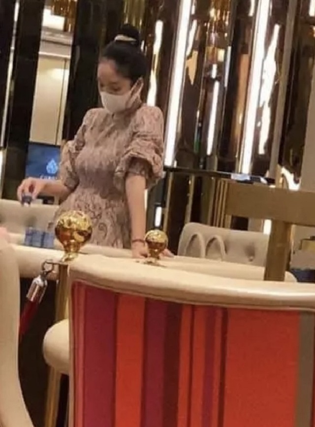 Dương Cẩm Lynh bất ngờ 'ăn may' giữa thời điểm nợ nần chồng chất: Chuyện gì đây? - Ảnh 4 Dương Cẩm Lynh bất ngờ 'ăn may' giữa thời điểm nợ nần chồng chất: Chuyện gì đây? - Ảnh 4