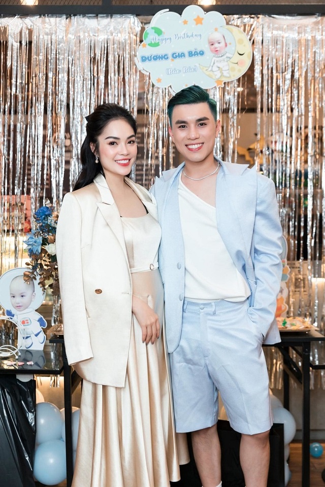 Cô được đàn em giúp đỡ 100 triệu đồng Cô được đàn em giúp đỡ 100 triệu đồng