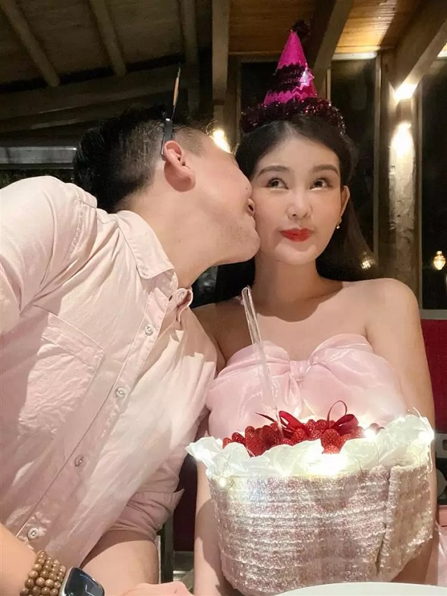 Cặp đôi tận hưởng hôn nhân hạnh phúc Cặp đôi tận hưởng hôn nhân hạnh phúc