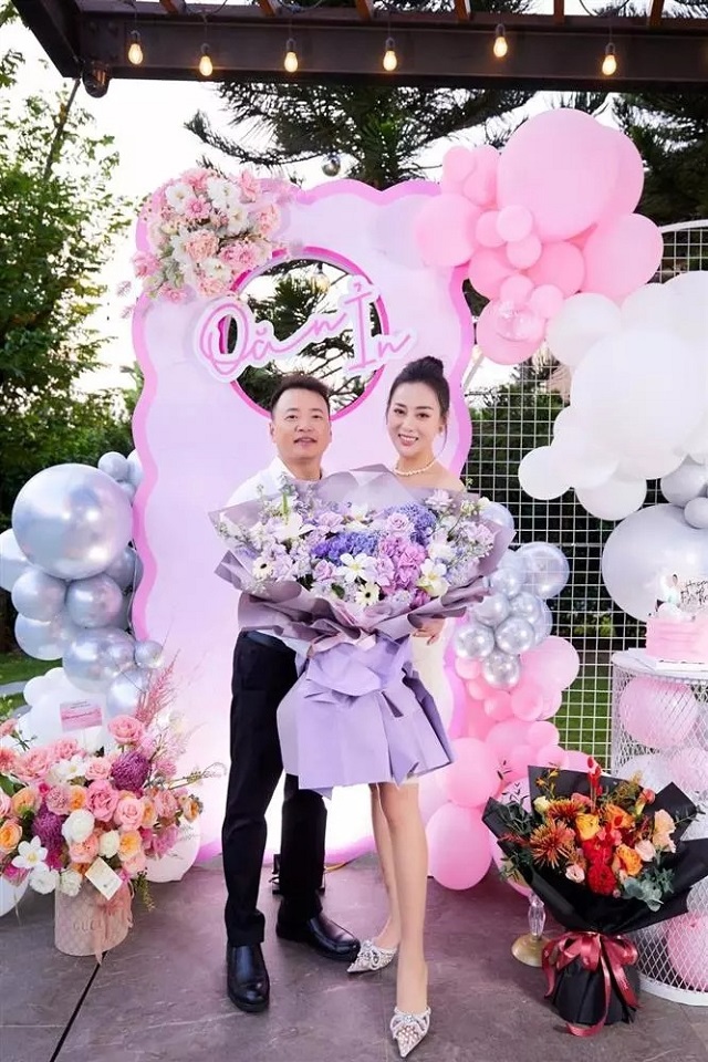 Phương Oanh tỏ thái độ khi nhận những lời chê bai giọng hát, phong cách giống hệt 1 người Phương Oanh tỏ thái độ khi nhận những lời chê bai giọng hát, phong cách giống hệt 1 người