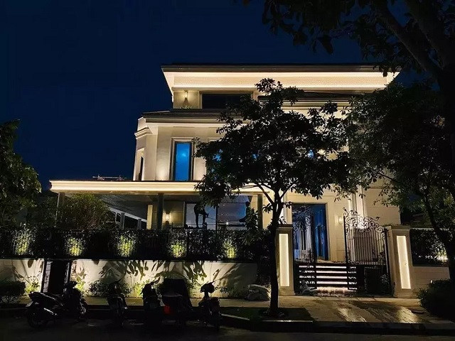 Con trai Lệ Quyên và con riêng chồng cũ Đức Huy thân thiết, vô tình để lộ cơ ngơi 'khủng' - Ảnh 3 Con trai Lệ Quyên và con riêng chồng cũ Đức Huy thân thiết, vô tình để lộ cơ ngơi 'khủng' - Ảnh 3