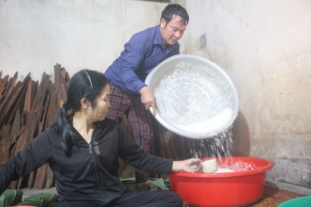 Bánh chưng Vĩnh Hòa không chỉ có mặt ở thị trường trong tỉnh mà còn cung cấp cho cả Hà Nội, Tp. Hồ Chí Minh và sang nước ngoài. Ông Nguyễn Văn Hạ, 63 tuổi cho biết, gia đình làm nghề từ năm 1998, mỗi ngày gói 50-100kg nếp, nhưng dịp Tết thì nhiều hơn. Thị trường tiêu thụ của gia đình ông không chỉ các xã trong huyện mà vươn ra cả huyện Nghĩa Đàn, Tp.Vinh, Diễn Châu,... và một số nơi ở tỉnh Thanh Hóa, Hà Nội,....