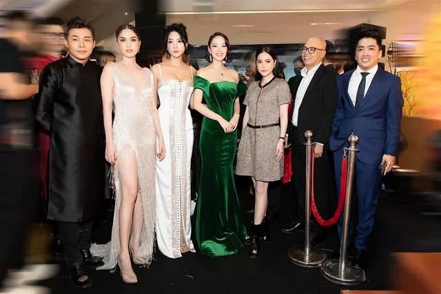 Đoàn Di Băng đăng ảnh toát ra mùi tiền, nhan sắc cầm kim cương đi lì xì Tết gây sốt - Ảnh 3 Đoàn Di Băng đăng ảnh toát ra mùi tiền, nhan sắc cầm kim cương đi lì xì Tết gây sốt - Ảnh 3