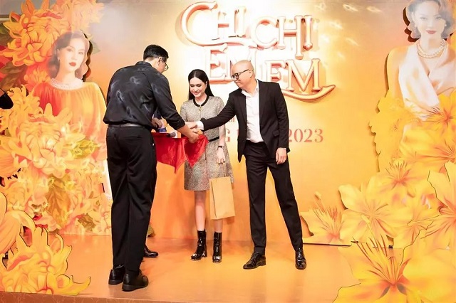 Đoàn Di Băng đăng ảnh toát ra mùi tiền, nhan sắc cầm kim cương đi lì xì Tết gây sốt - Ảnh 2 Đoàn Di Băng đăng ảnh toát ra mùi tiền, nhan sắc cầm kim cương đi lì xì Tết gây sốt - Ảnh 2