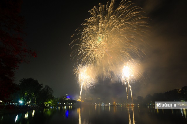 Tết Nguyên đán các năm 2021 và 2022, do ảnh hưởng của đại dịch Covid-19, Hà Nội chỉ bắn pháo hoa tại một điểm tại đảo Dừa công viên Thống Nhất. Dịp Tết Dương lịch hai năm đó, thành phố cũng không tổ chức bắn pháo hoa cũng như các điểm biểu diễn văn hóa nghệ thuật và countdown (đếm ngược) chào năm mới. Thay vào đó, thành phố tổ chức một số hoạt động trực tuyến. Tết Nguyên đán các năm 2021 và 2022, do ảnh hưởng của đại dịch Covid-19, Hà Nội chỉ bắn pháo hoa tại một điểm tại đảo Dừa công viên Thống Nhất. Dịp Tết Dương lịch hai năm đó, thành phố cũng không tổ chức bắn pháo hoa cũng như các điểm biểu diễn văn hóa nghệ thuật và countdown (đếm ngược) chào năm mới. Thay vào đó, thành phố tổ chức một số hoạt động trực tuyến.