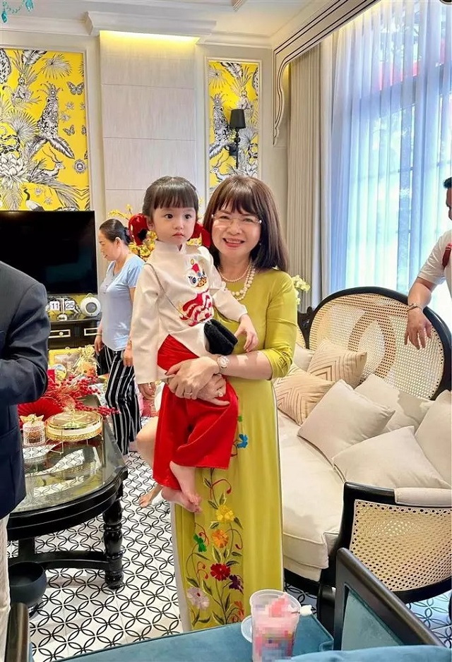 Đoàn Di Băng khoe mừng tuổi bố mẹ xấp tiền 'khủng' gây xôn xao - Ảnh 2 Đoàn Di Băng khoe mừng tuổi bố mẹ xấp tiền 'khủng' gây xôn xao - Ảnh 2