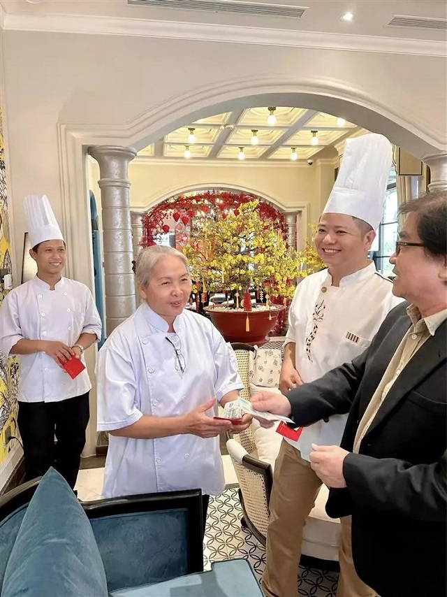 Đoàn Di Băng khoe mừng tuổi bố mẹ xấp tiền 'khủng' gây xôn xao - Ảnh 3 Đoàn Di Băng khoe mừng tuổi bố mẹ xấp tiền 'khủng' gây xôn xao - Ảnh 3