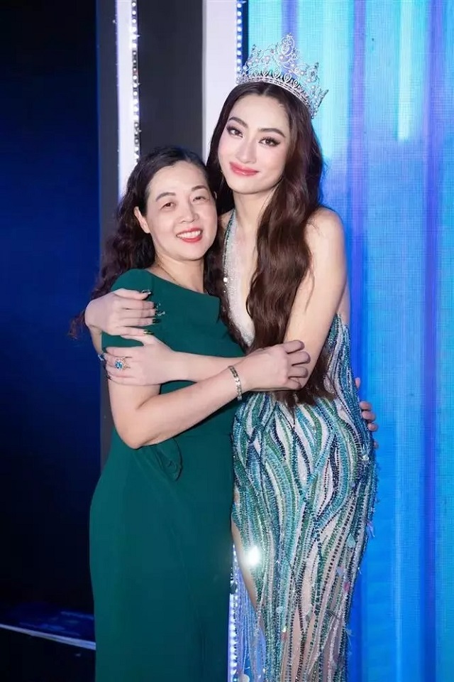 Lương Thùy Linh hiếm hoi khoe gia thế, nghe chức danh của mẹ nàng hậu mới choáng  - Ảnh 3