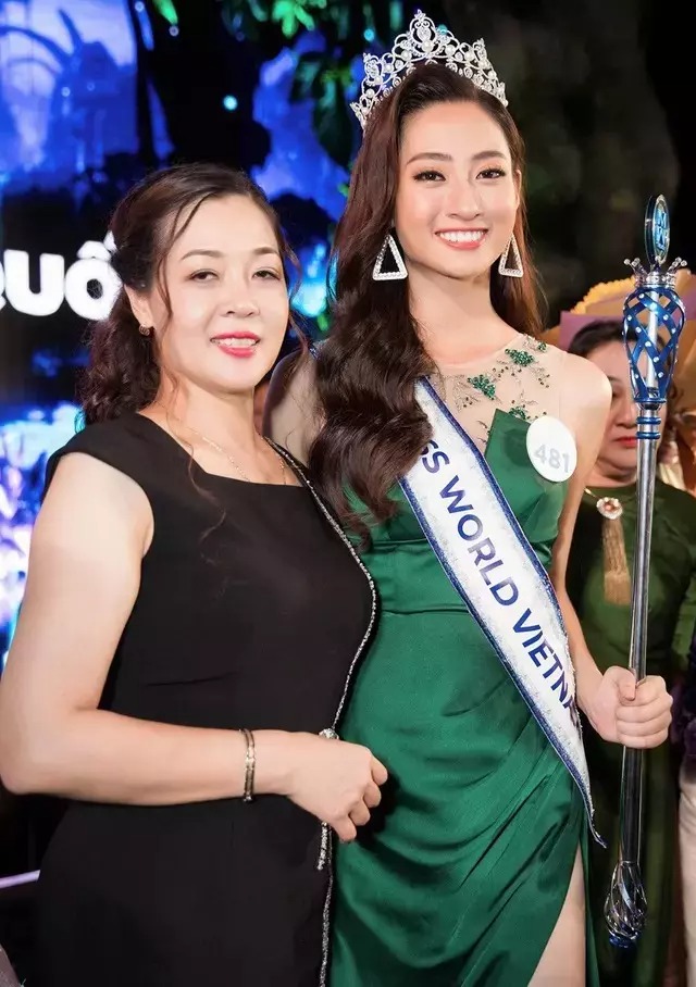 Lương Thùy Linh hiếm hoi khoe gia thế, nghe chức danh của mẹ nàng hậu mới choáng  - Ảnh 4