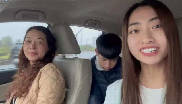 Lương Thùy Linh hiếm hoi khoe gia thế, nghe chức danh của mẹ nàng hậu mới choáng  - Ảnh 1