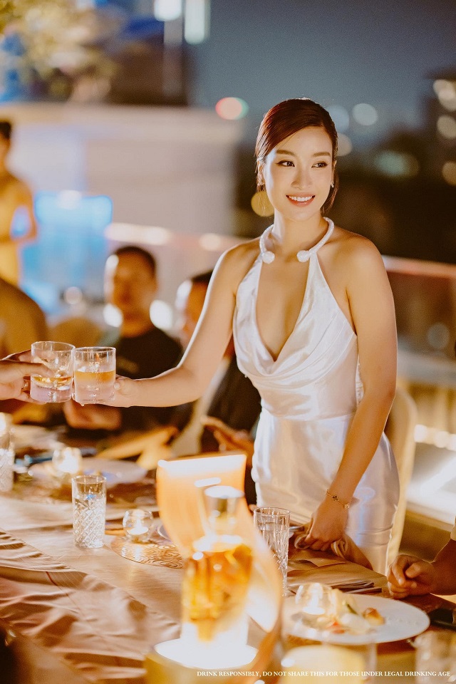 Đỗ Mỹ Linh chia sẻ nỗi niềm giấu kín, áp lực vô hình khi về làm dâu nhà bầu Hiển - Ảnh 3 Đỗ Mỹ Linh chia sẻ nỗi niềm giấu kín, áp lực vô hình khi về làm dâu nhà bầu Hiển - Ảnh 3