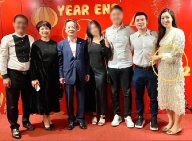 Tuy nhiên nàng hậu đều im lặng, không lên tiếng Tuy nhiên nàng hậu đều im lặng, không lên tiếng