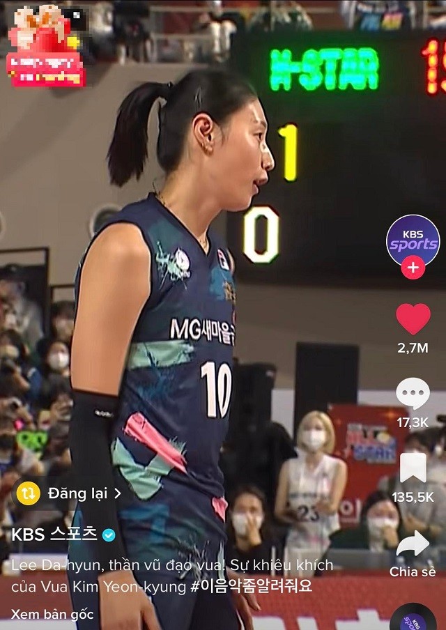 Biểu cảm cực tấu hài của cô khiến khán giả thích thú