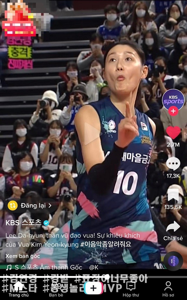 Cô khiến khán giả cười ồ