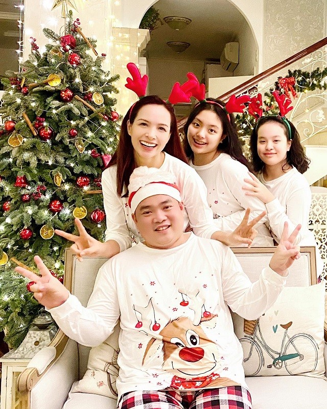 Không kém nhà Quyền Linh, gia đình siêu mẫu Thúy Hạnh cũng có cô con gái cực phẩm - Ảnh 1