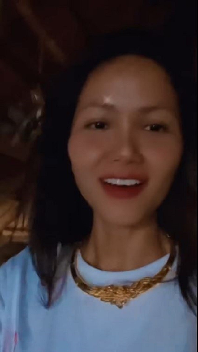 H'Hen Niê lại để lộ dấu hiệu cho thấy chuẩn bị lấy chồng khiến dân tình rần rần H'Hen Niê lại để lộ dấu hiệu cho thấy chuẩn bị lấy chồng khiến dân tình rần rần