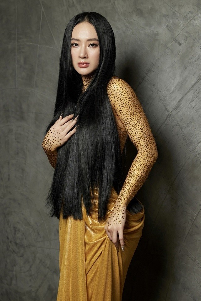 Ảnh full Angela Phương Trinh 'không mặc như mặc': Đố ai nhìn ra điều bất thường! Ảnh full Angela Phương Trinh 'không mặc như mặc': Đố ai nhìn ra điều bất thường!