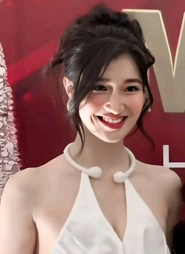 Phương Nhi bị fan zoom sát mặt chụp lén, nhan sắc khiến ai nấy đều giật mình - Ảnh 2