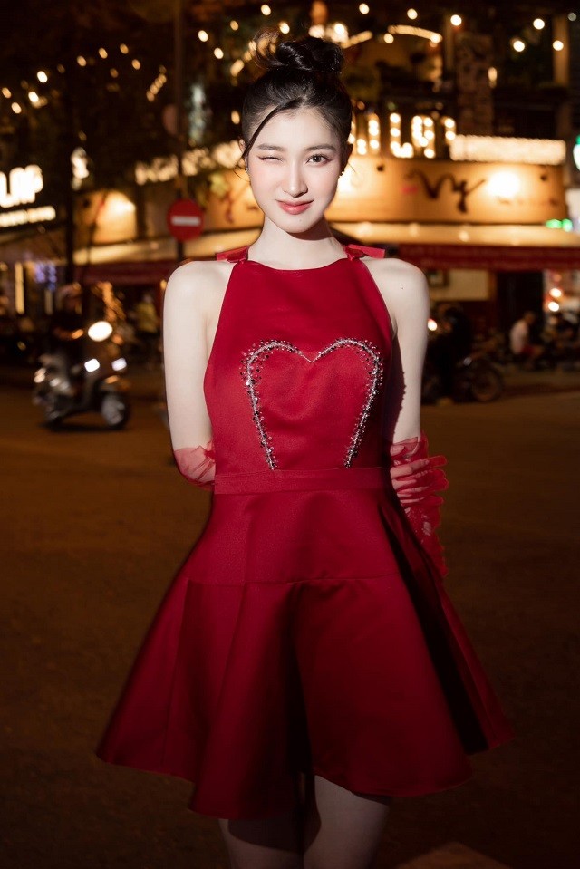 Phương Nhi bị fan zoom sát mặt chụp lén, nhan sắc khiến ai nấy đều giật mình - Ảnh 3