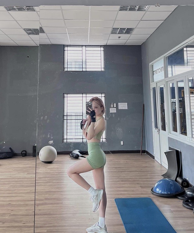 Thiều Bảo Trâm giữ dáng nhờ chăm chỉ tập luyện Thiều Bảo Trâm giữ dáng nhờ chăm chỉ tập luyện
