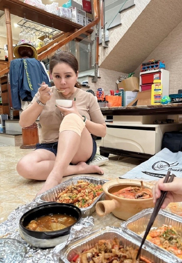 Lê Giang đăng ảnh với gương mặt xuống sắc Lê Giang đăng ảnh với gương mặt xuống sắc
