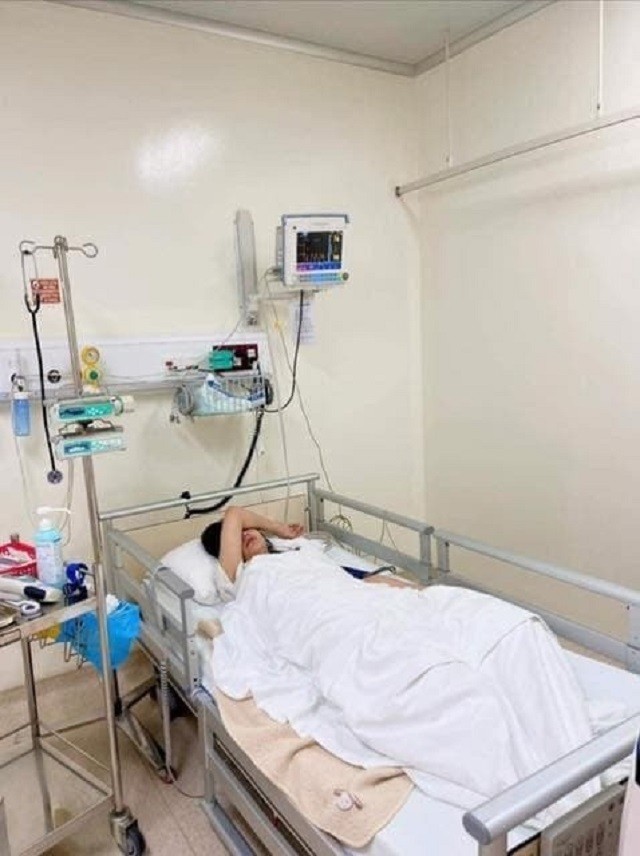 Hình ảnh nàng hậu nhập viện khiến fan lo lắng Hình ảnh nàng hậu nhập viện khiến fan lo lắng
