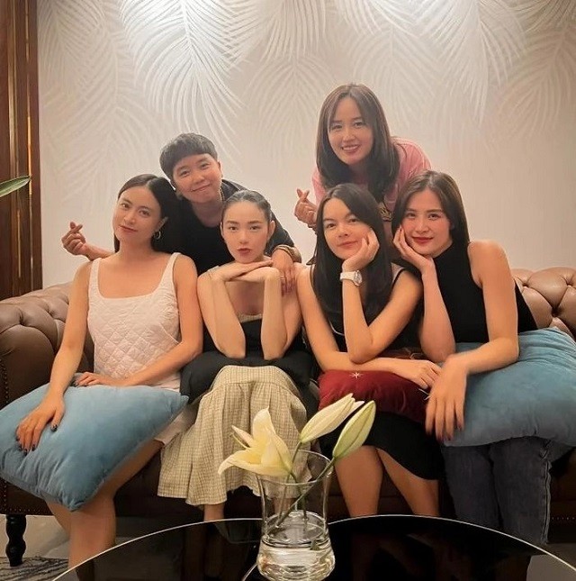 Hoàng Thùy Linh ghi điểm vì sự tinh tế khi mặc váy ngắn