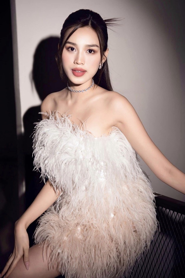 Quên đôi chân thẳng như kiếm Nhật 1,11m đi, đây mới là bộ phận được Đỗ Hà chăm khoe hậu hết nhiệm kỳ - Ảnh 2